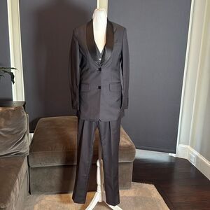 Women’s Dark Gray Slim Fit 3 Piece Formal Tuxedo Suit Shawl Lapel Size 6 NWOT